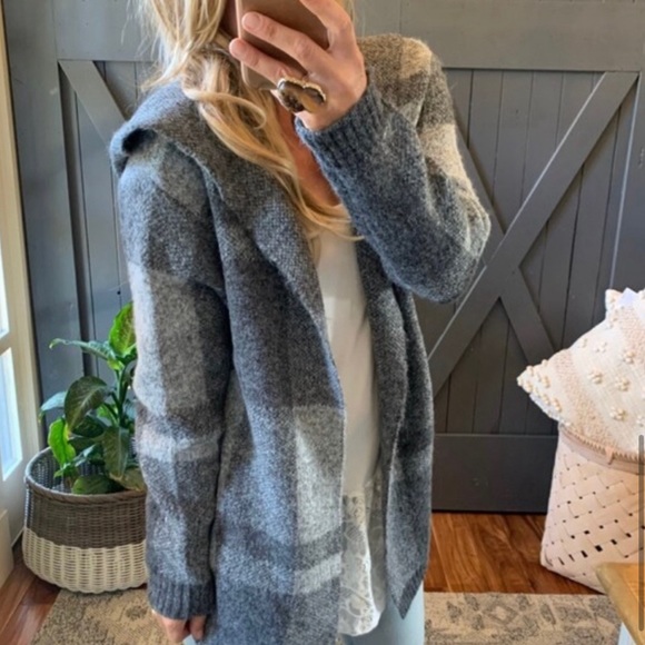 EUC Plaid Black Grey Hooded Cardigan Sweater Coat Shacket - Picture 2 of 7